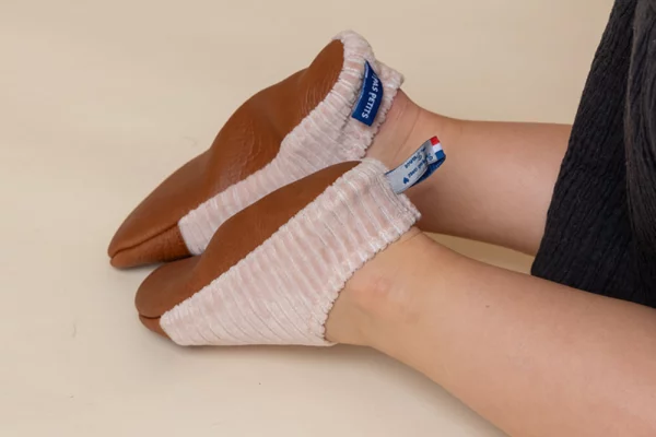 Chaussons Les Petits Velours rose pâle – Image 2