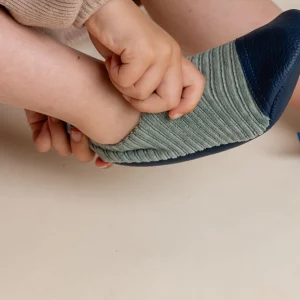 CHAUSSONS VELOURS GRIS VERT LES PAS PETITS