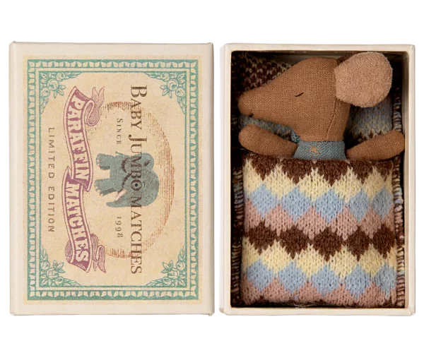 Bébé Souris dans sa boîte d'allumettes bleue – Image 2