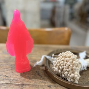 bougie mini miraculeuse rose fluo ciergerie des prémontrés