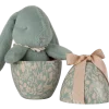 Oeuf de Pâques avec lapin bunny menthe