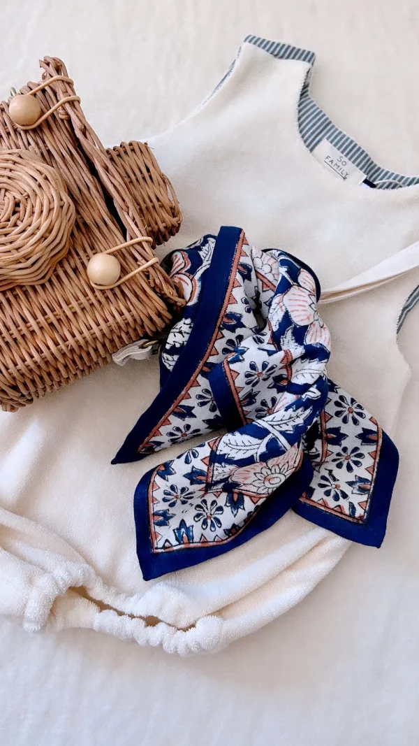 grand foulard bleu