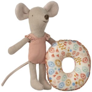 SOURIS PETITE SOEUR ET SA BOUEE A FLEURS MAILEG
