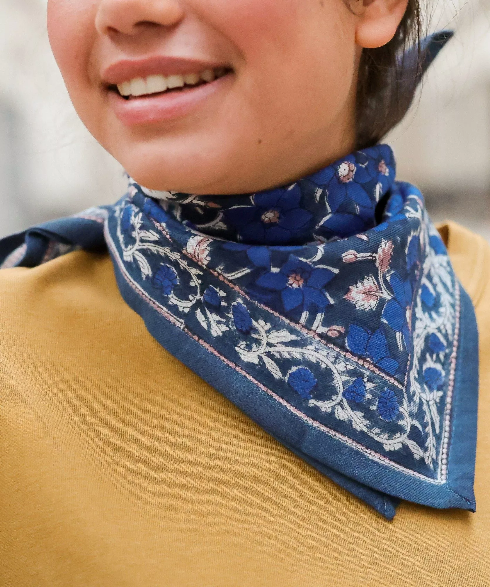 Petit Foulard Uma Bleu Cobalt – Image 2