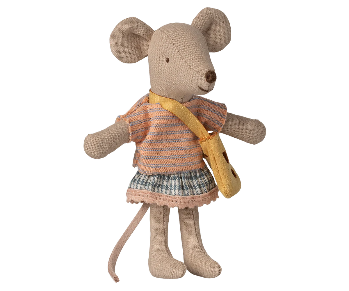 Souris Petite Soeur avec son sac