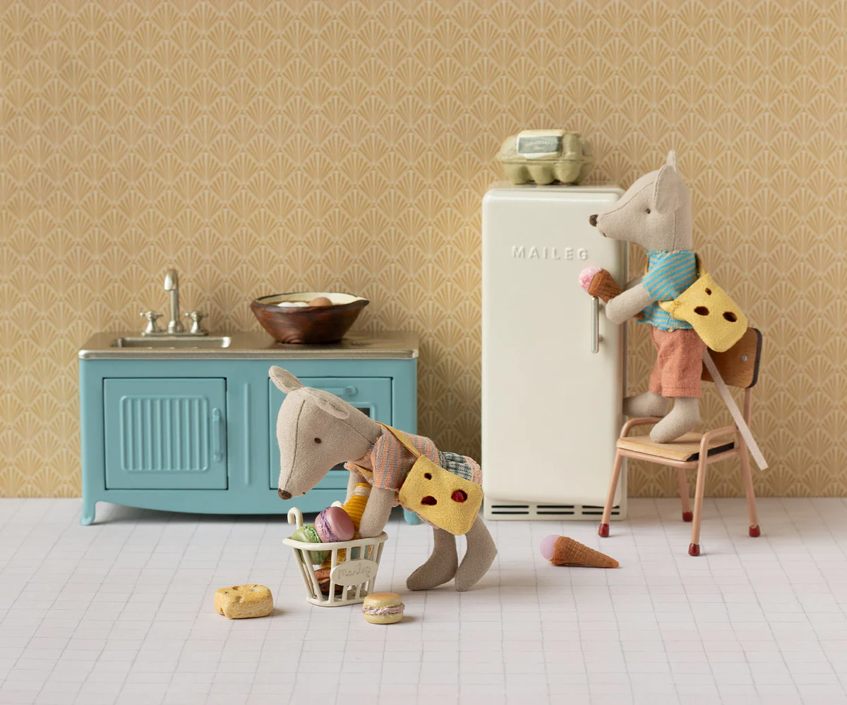 Souris Petite Soeur avec son sac – Image 2
