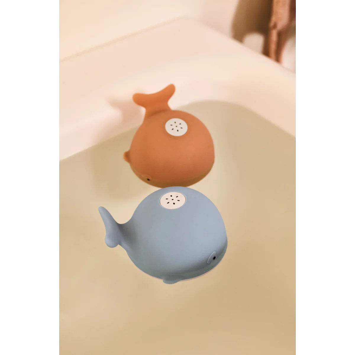 Jouet de Bain Arroseur Baleine Galen Beach Blue – Image 2
